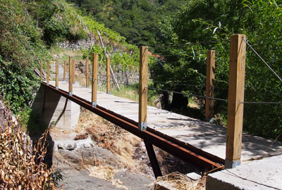 Building of an agricultural bridge
										  